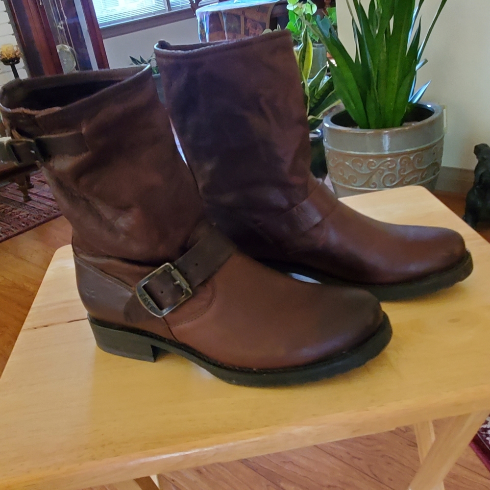 Frye Boots Size 7 Brown